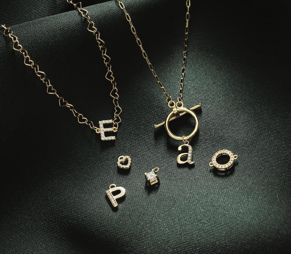 CHARMS & CHAINS