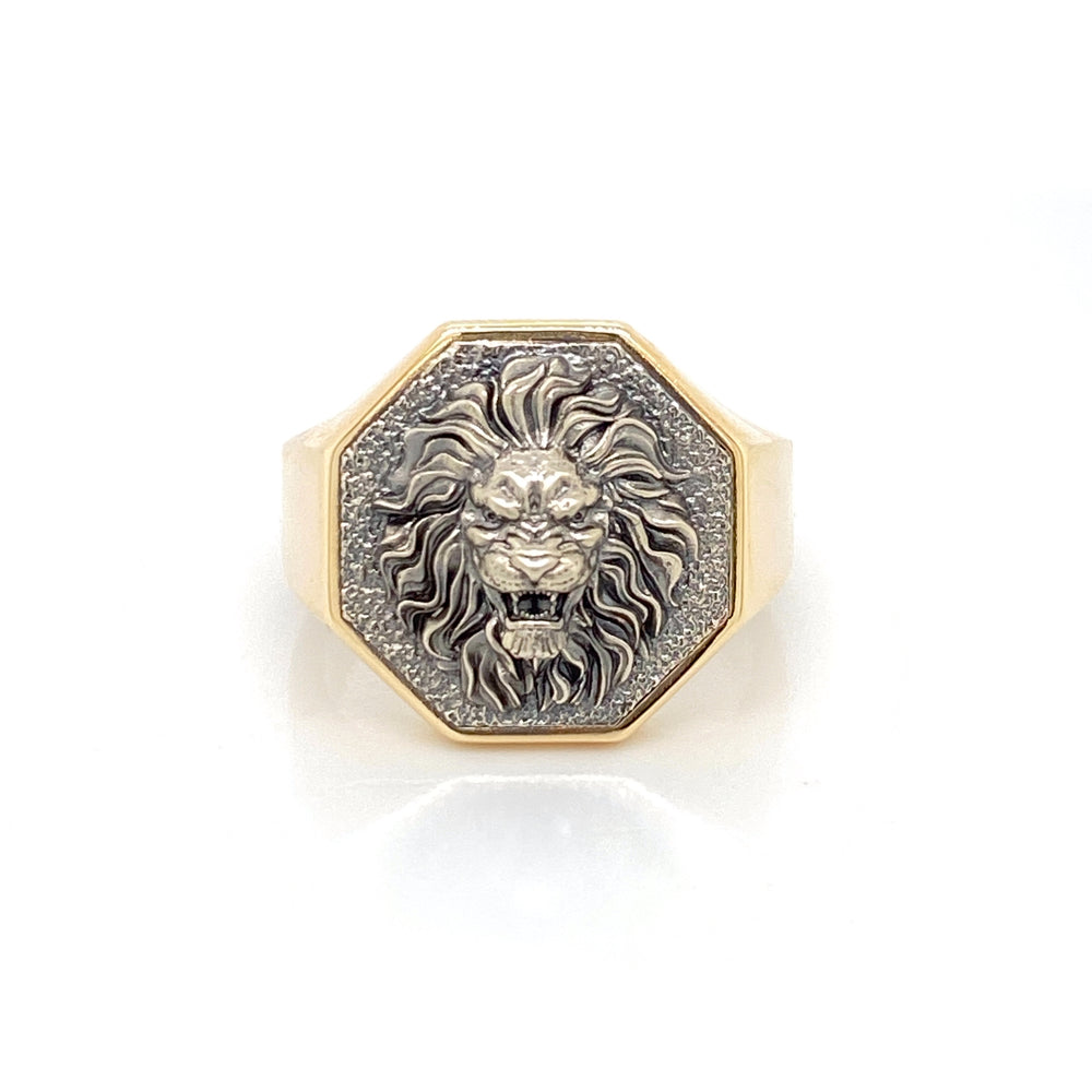 14K yellow gold signet ring with sculptural lion face