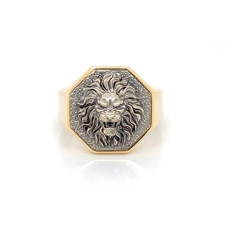 14K yellow gold signet ring with sculptural lion face